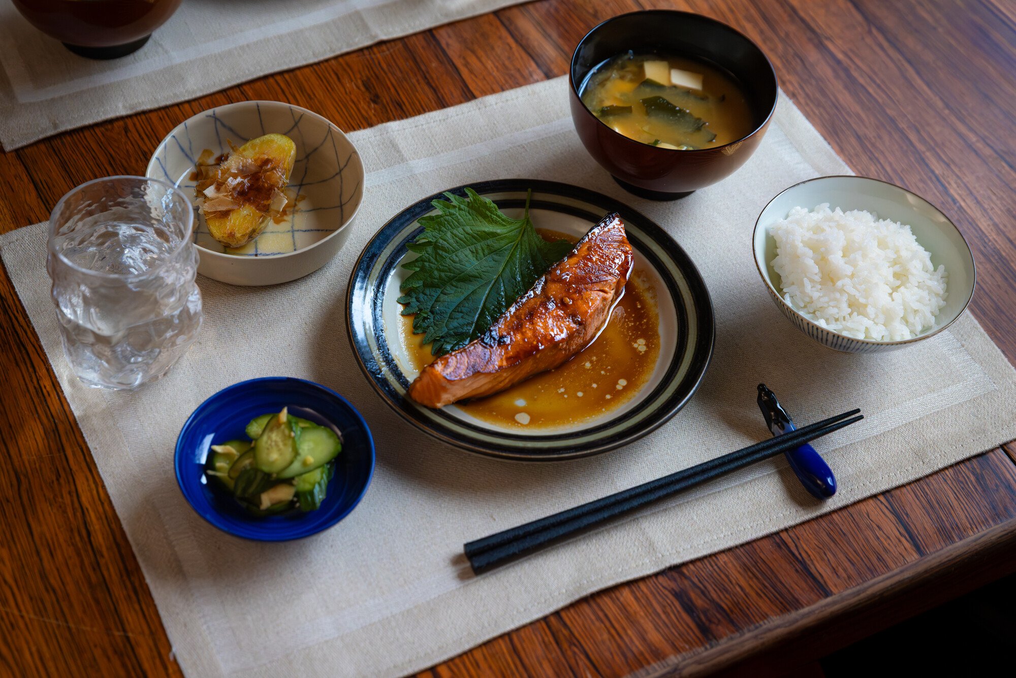 Makumuistoja maailmalta Ichiju-sansai