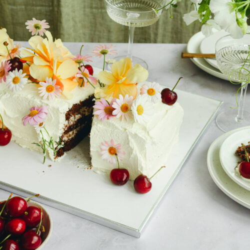 Kirsikka-suklaakakku