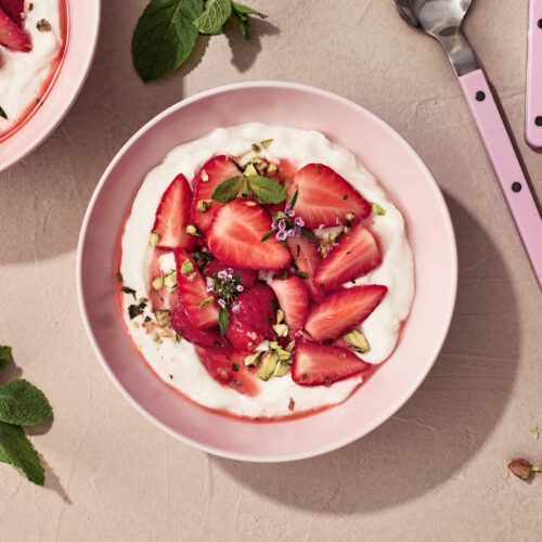 Raejuusto-mansikkabowl