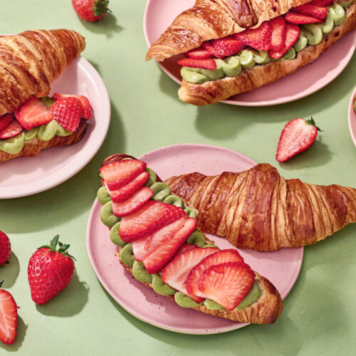 Matcha-mansikkacroissantit