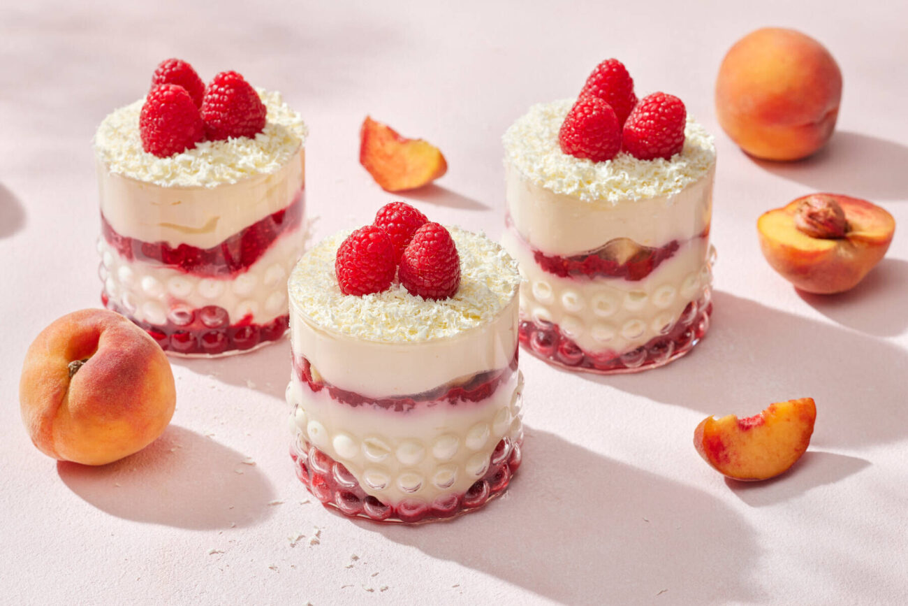 Bella Tablen persikka-vadelmatrifle