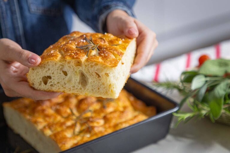 Näin leivotaan rapeakuorinen focaccia