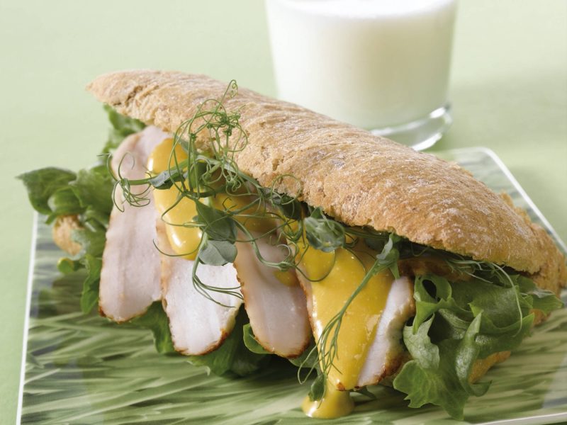Mangolla maustettu broilerileipä