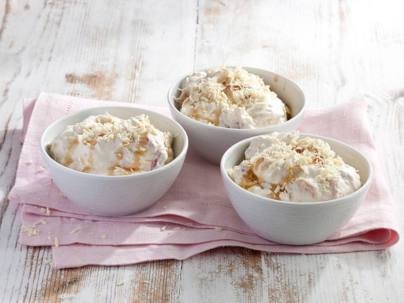 Raparperi-valkosuklaa-mousse