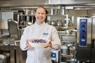 Ville Kivinen koekeittiöllä