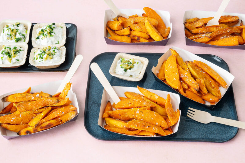 Salt & vinegar bataattilohkot ja suolakurkkudippi