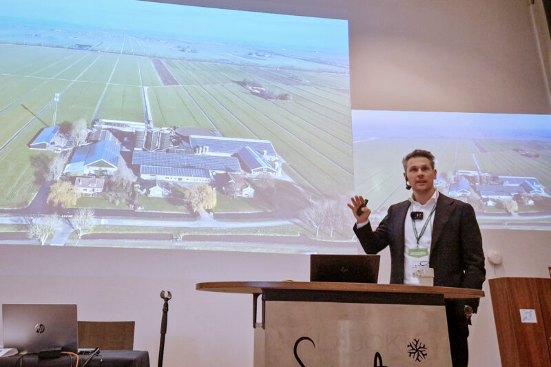 Nils den Besten esiintymässä