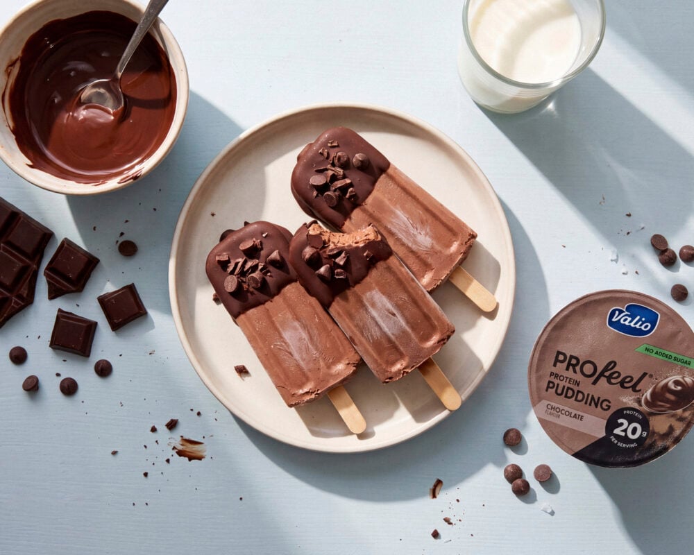 Czekoladowe lody proteinowe na patyku