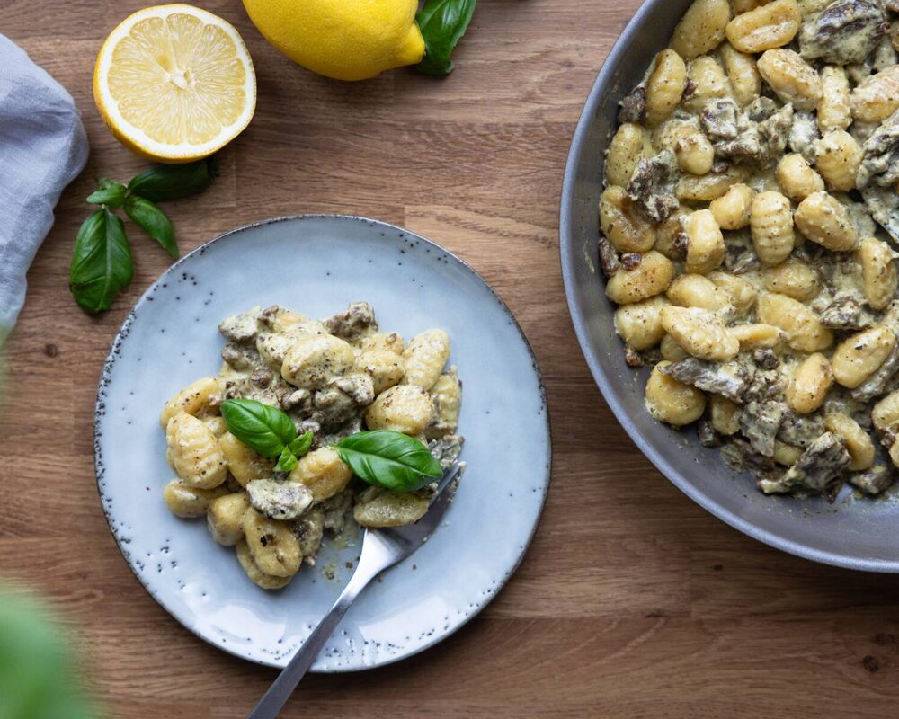 Härkis gnocchi-pestopannu