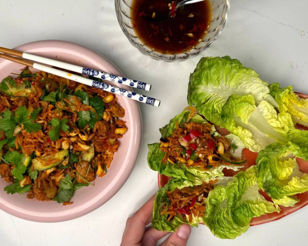 Imanin ja Leenan crispy rice -salaattiveneet