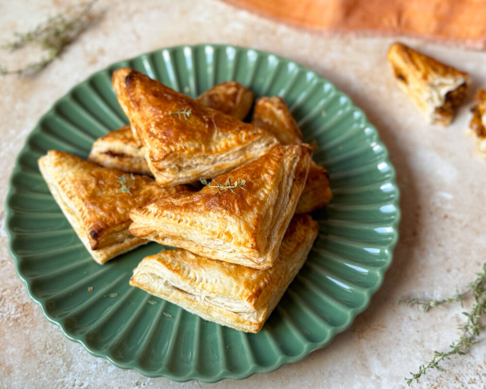 Vegaaniset kaurajauhispasteijat