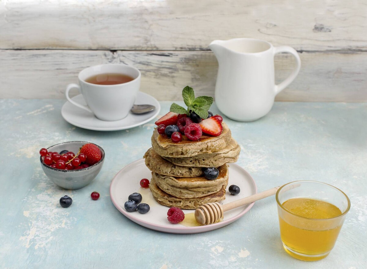 Bananpannkakor med choklad och bär