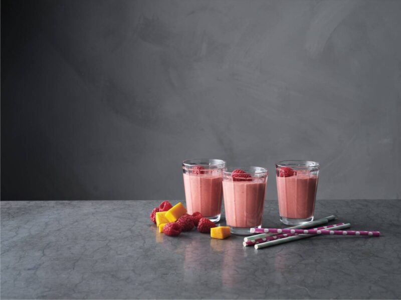 Hallon- och mangosmoothie