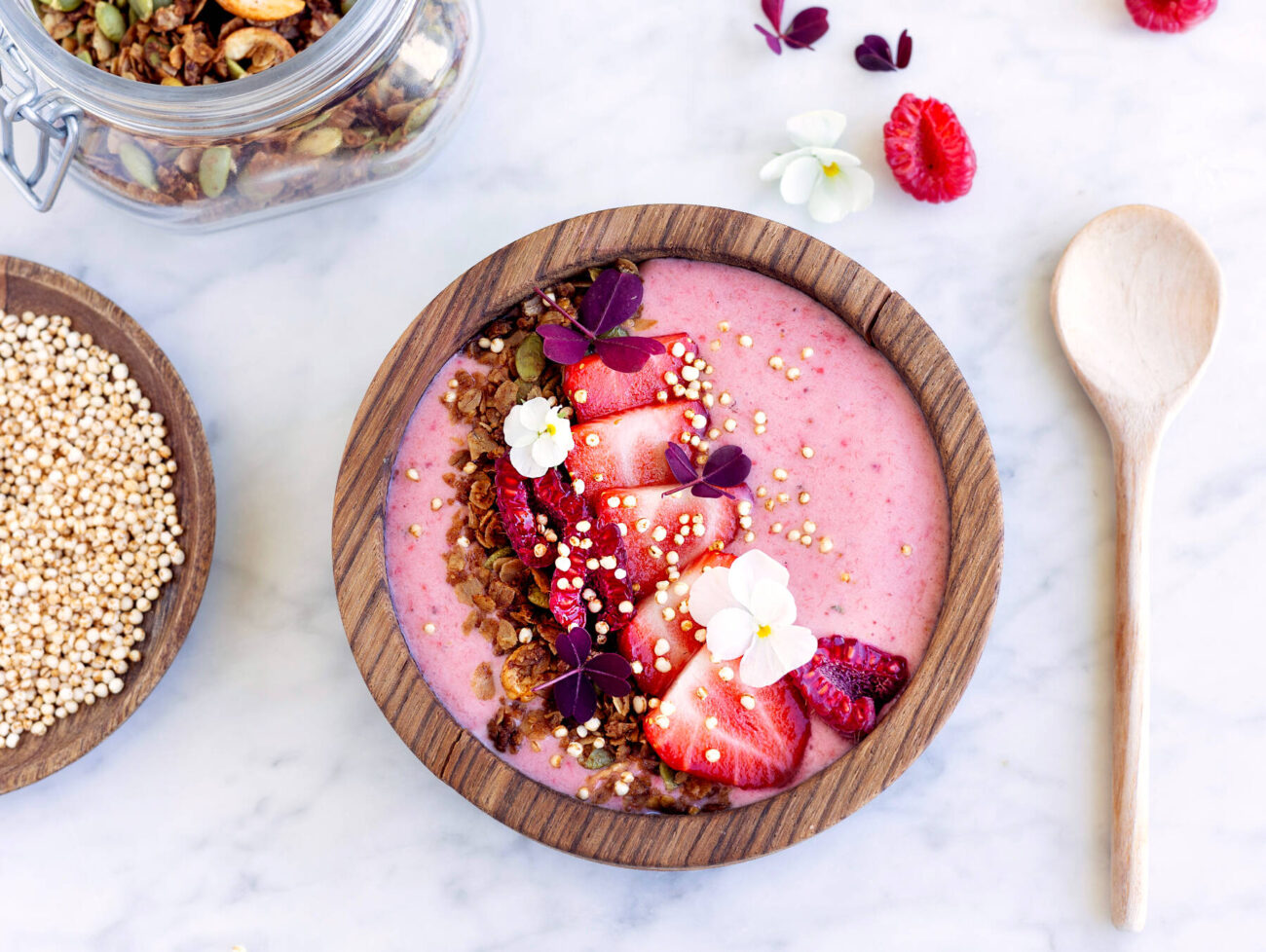 Smoothiebowl med jordgubbar