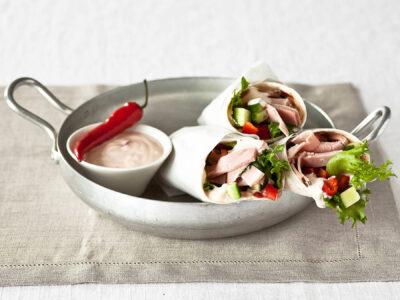 Wrap med skinka och ostcrème med jalapeño