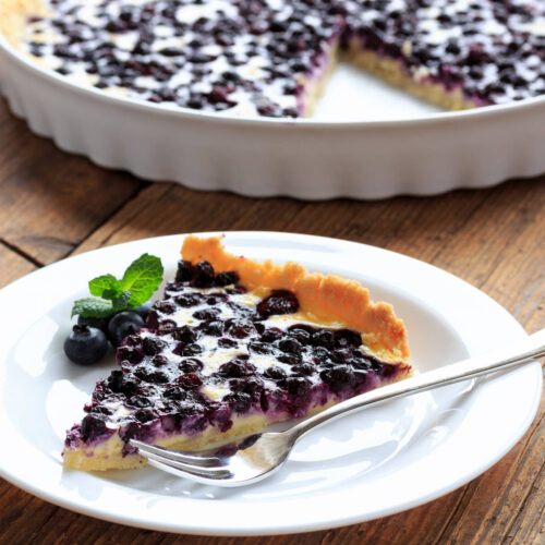 Blåbärspaj med crème fraîche