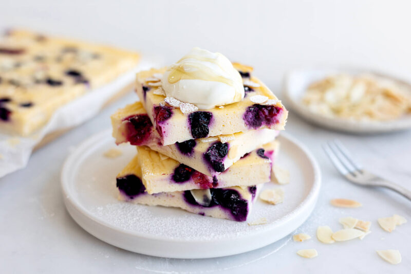 Bakad yoghurt med bär