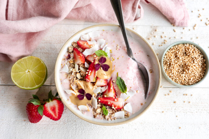 Smoothiebowl med jordgubbar och banan