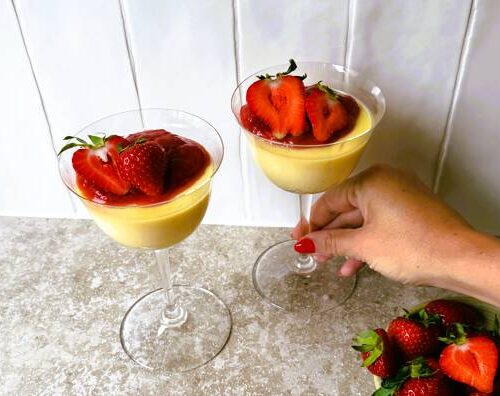 Pannacotta med jordgubbs- och rabarberkompott