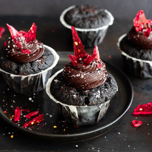 Chokladcupcake med chokladganache och sockerdekor