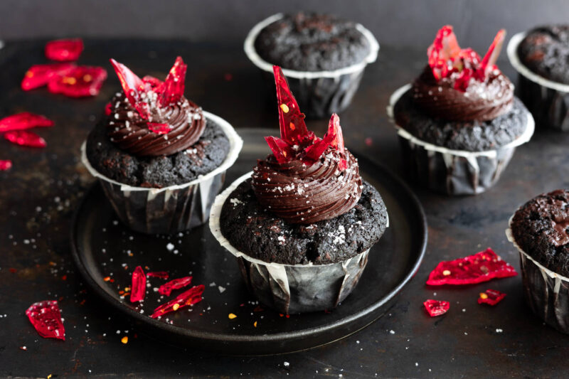 Chokladcupcake med chokladganache och sockerdekor