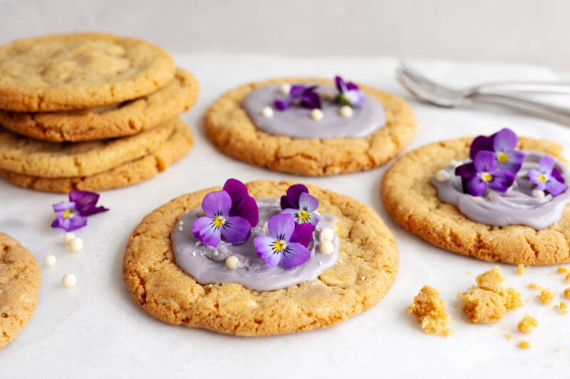 Cookies med violfrosting