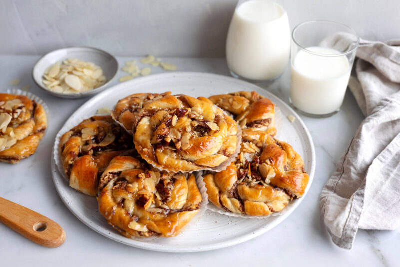 Kanelbulle med äpple och tosca