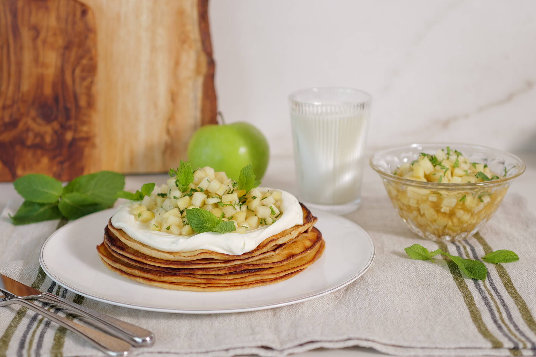 Filip Poons pannkakor med kefir - Valio Sverige