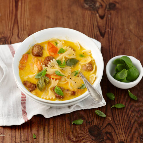 Köttbullesoppa med pasta