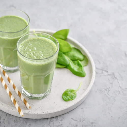 Grön smoothie med mango och ingefära
