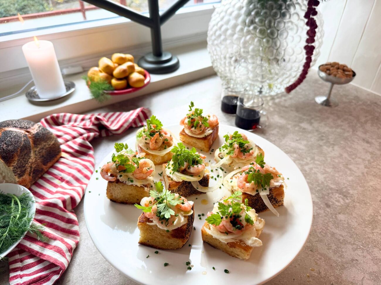 Smörstekt brioche med räkor