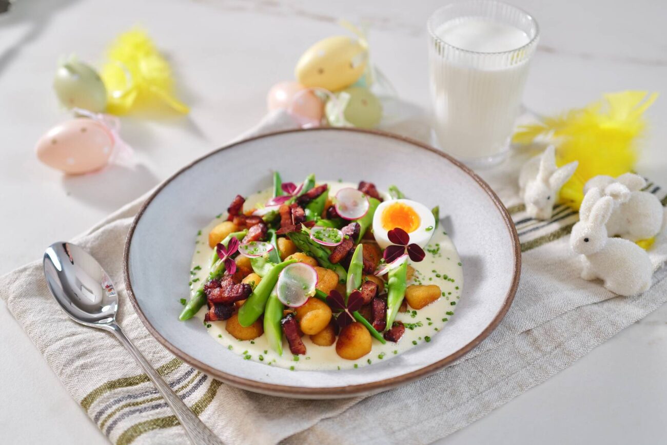 Gnocchi med krämig kycklingsås och vårprimörer