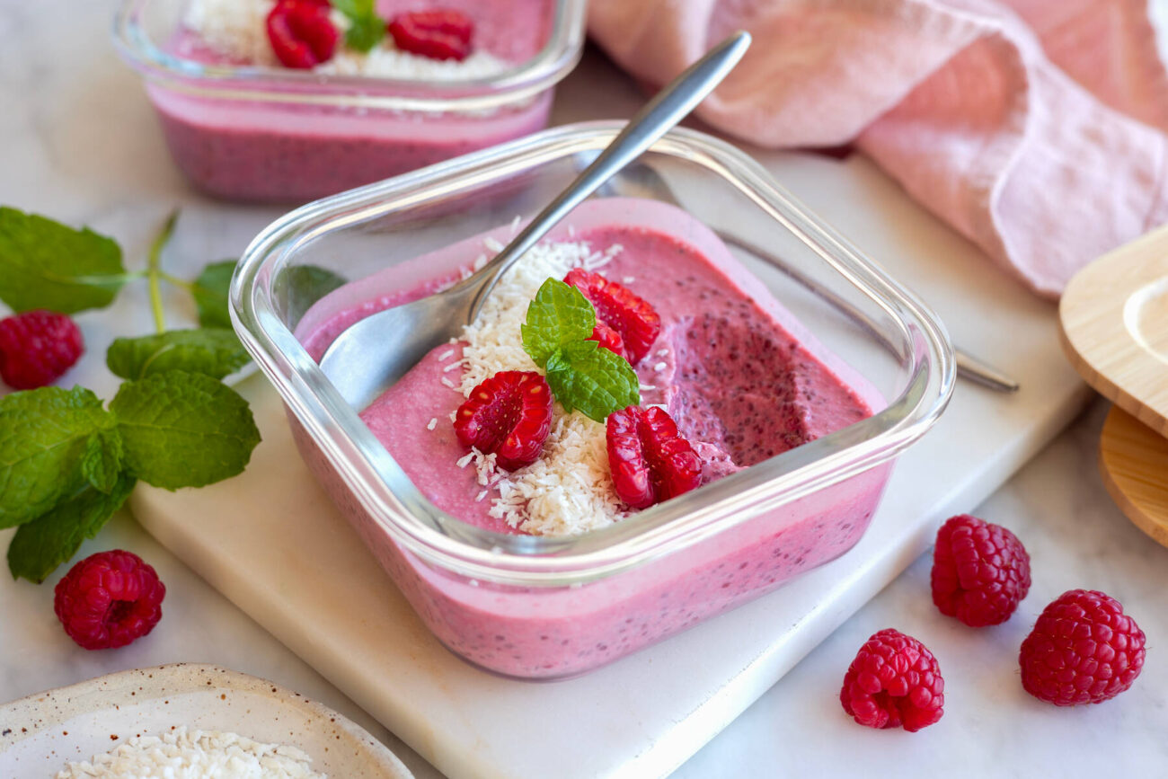 Chiapudding med hallon och kokos