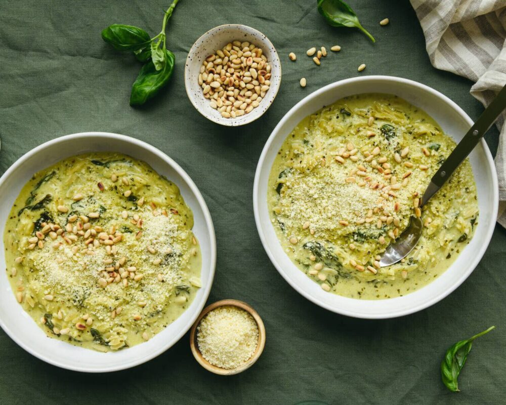 Pestorisotto med basilika & pinjenötter