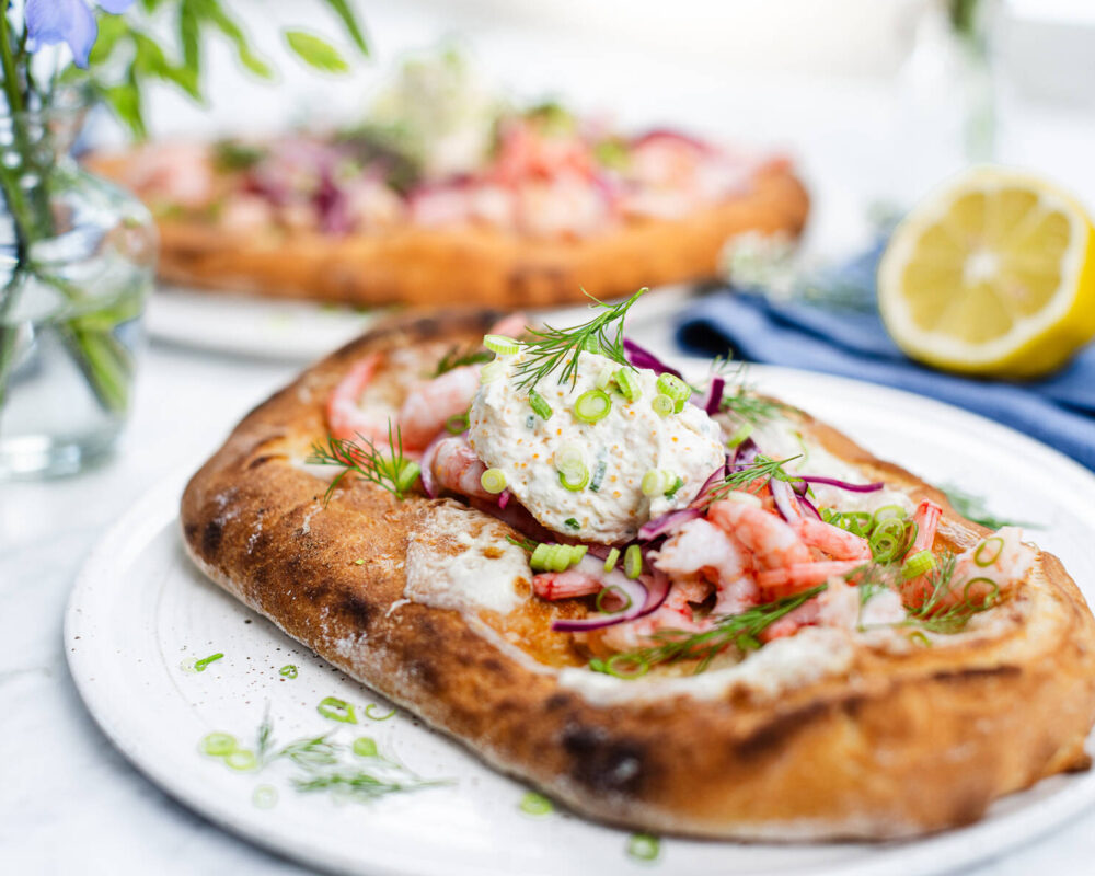 Midsommarpinsa med räkor & löjrom