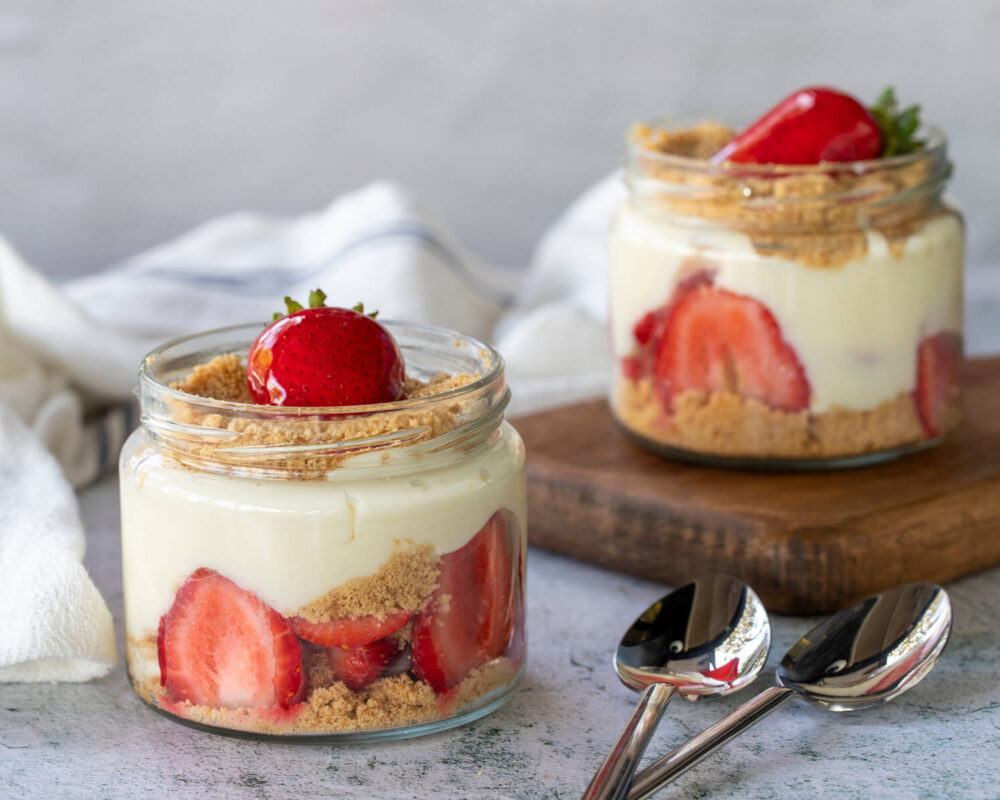 No bake cheesecake med jordgubbar