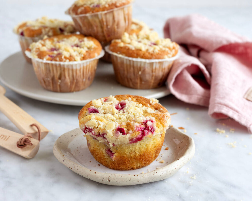 Hallonmuffins med crumble