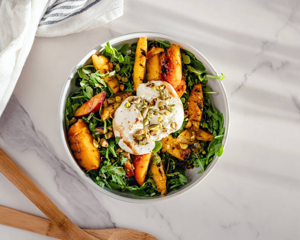Sallad med grillade nektariner och burrata
