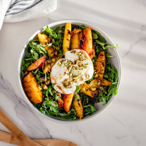 Sallad med grillade nektariner och burrata