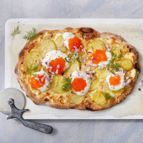 Pinsa med potatis och löjrom