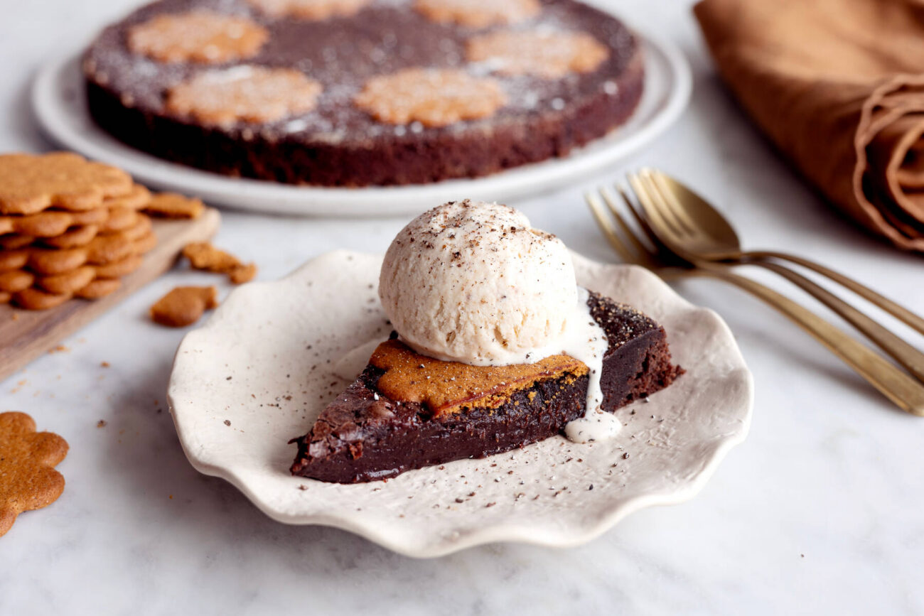 Pepparkakskladdkaka med kanelglass