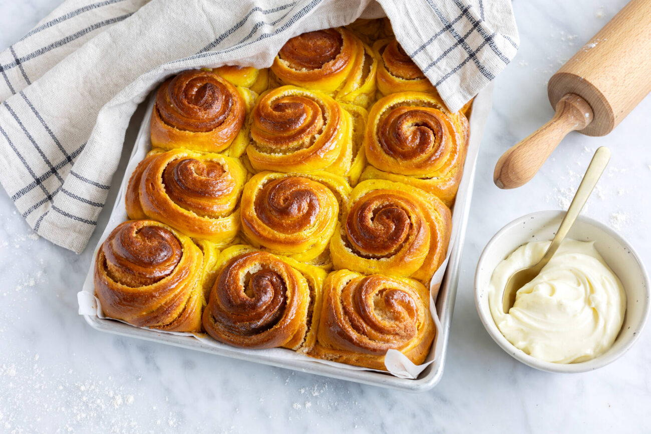 Saffransbullar i långpanna