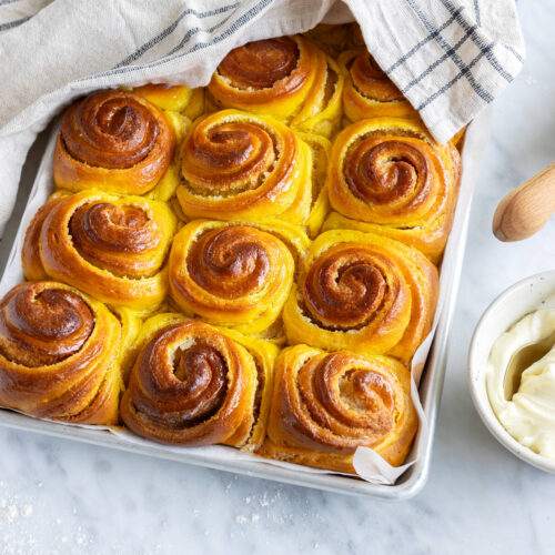 Saffransbullar i långpanna